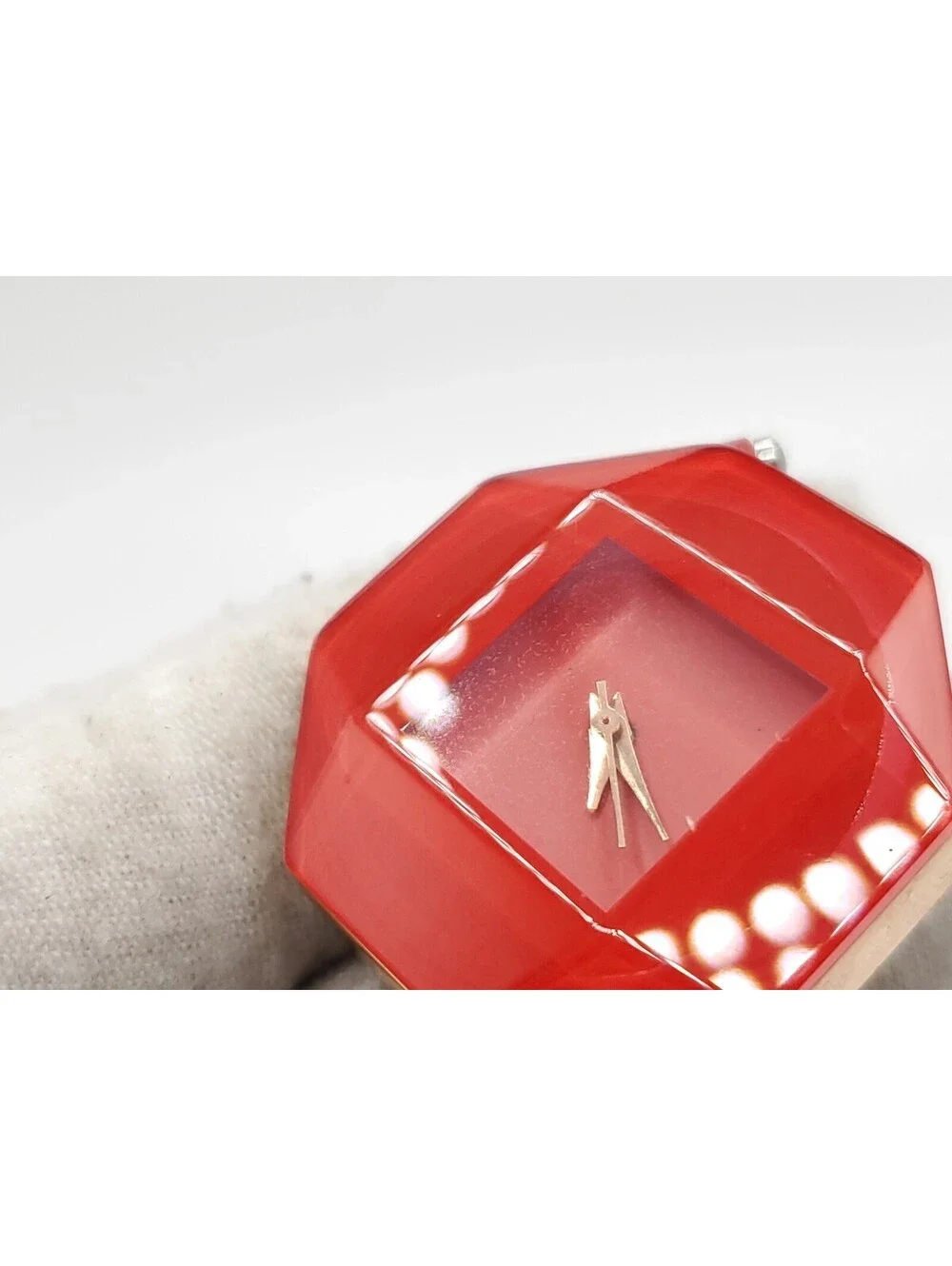 Kezzi Quartz Womens Watch New Battery Red 30mm